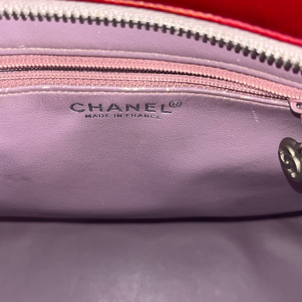 CHANEL Medallion Tote custom dyed with card, sticker in tact - Picture 7 of 17
